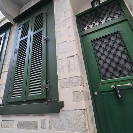 Syra & Hermes בית נופש *